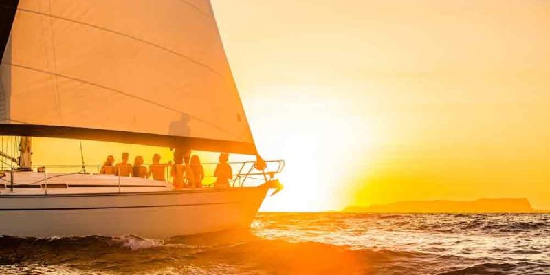 sunset_cruise_on_sailing_boat