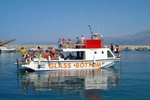 CRUISE ON GLASS BOTTOM BOAT